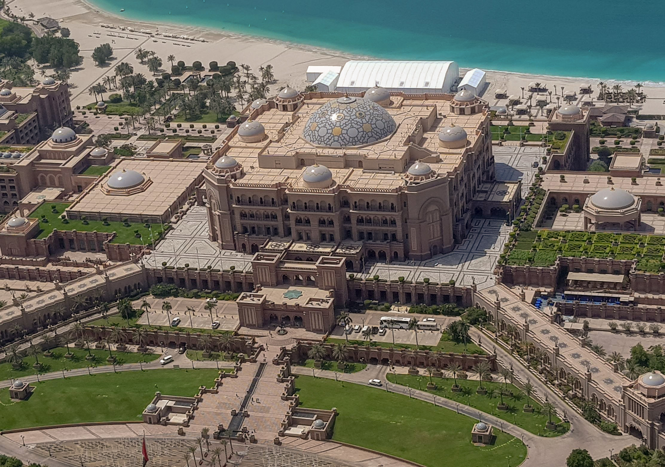 Das Luxus-Hotel Emirates Palace von oben